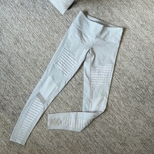 Alo // Moto Leggings Light Grey